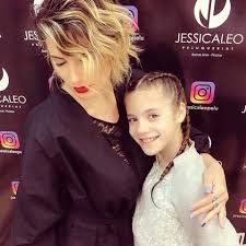 Tamara Bella junto a su hija