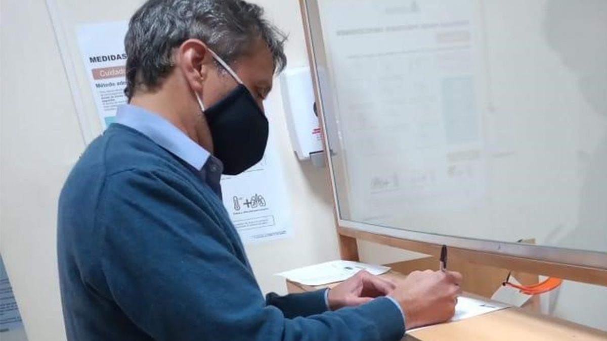 El intendente Silvio González realizó la denuncia por los sucesivos incendios forestales esta semana en la Fiscalía Regional N° 1.