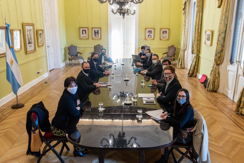 El jefe de Gabinete de Ministros de la Nación, Santiago Cafiero, encabezó la reunión del Gabinete Económico.