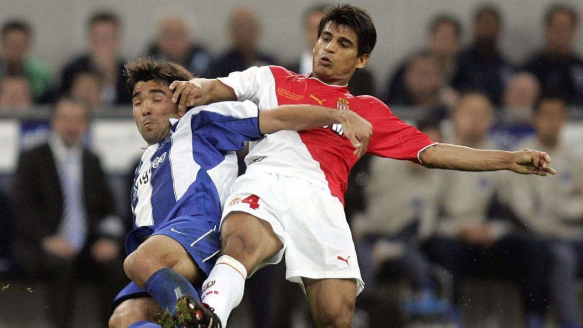 Hugo Ibarra jugó la final de la Champions en la temporada 03-04 con el Mónaco de Francia. El Porto de Mourinho se impuso por 3-0 y lo dejó sin título.