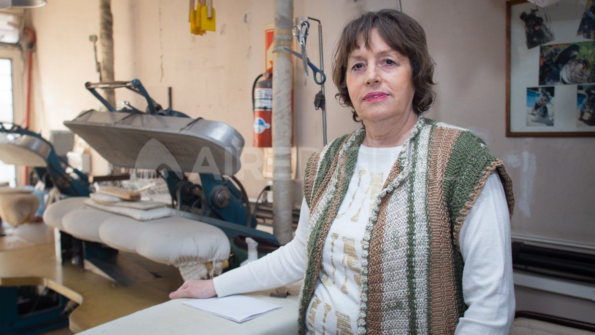 Hay dos grandes planchas antiguas en la tintorería El Indio Americano que todavía se conservan.