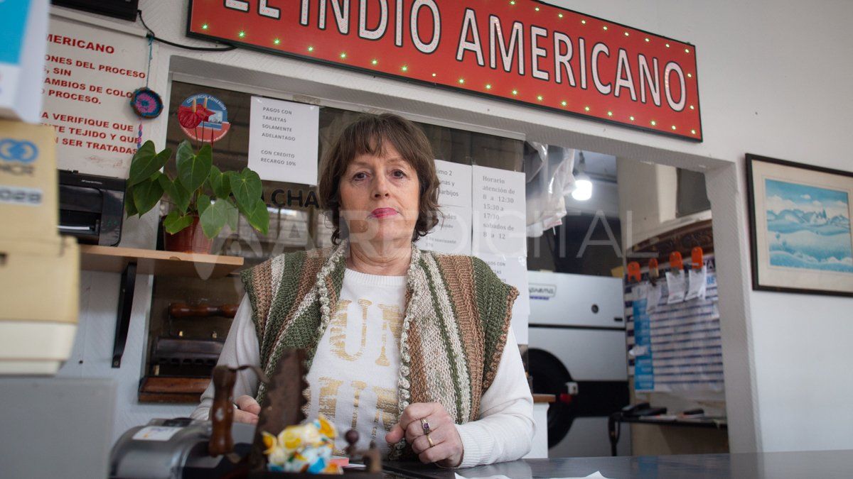 Cintia del Pino es la actual dueña de la tintorería El Indio Americano.