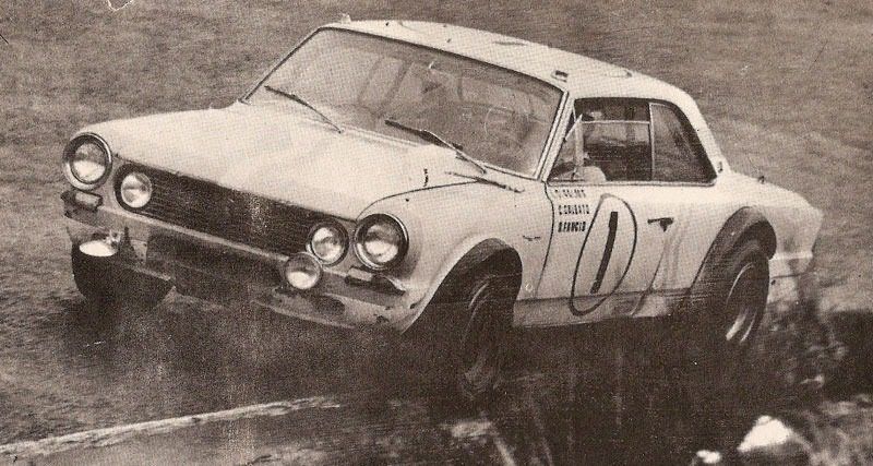 El Torino Nº 1 (de trompa roja que, tras despistarse en las prácticas y doblar su chasis, se lo apodó La bananita), fue conducido por el arrecifeño Rubén Luis Di Palma, el balcarceño Oscar Cacho Fangio (hijo del Chueco), y otro bonaerense (oriundo de Juan Bautista Alberdi), Gastón Perkins. Este Toro abandonó poco después de las 2 del viernes 22 cuando, al quedarse repentinamente sin luces, Di Palma se despistó y rompió el carter.