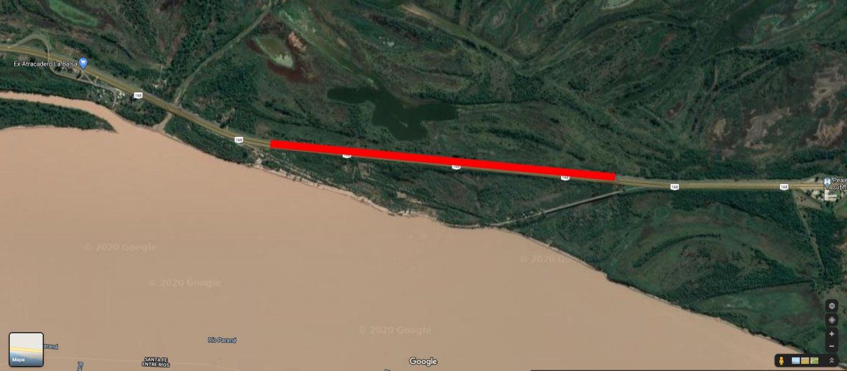 El corte en la ruta 168 por el incendio en cercanías al arroyo Las Sandias.