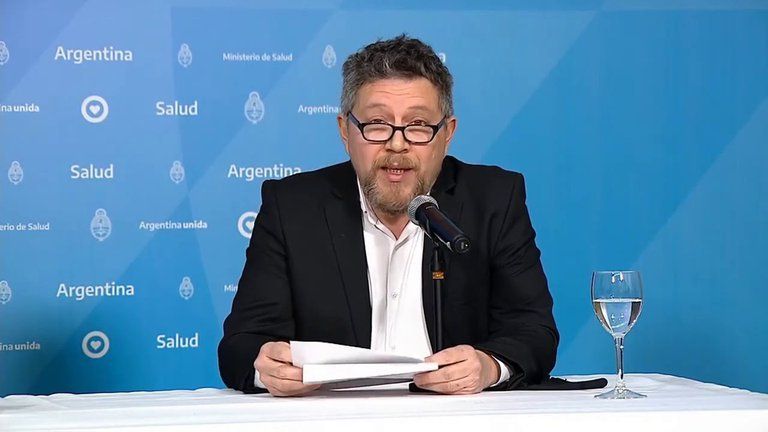 El presidente de la Asociación de Psiquiatras Argentinos (APSA), Santiago Levin, le recomendó al Presidente crear protocolos que garanticen que los pacientes graves por COVID-19 puedan ser visitados con estrictas medidas de seguridad y no mueran solos (Instagram: APSA)