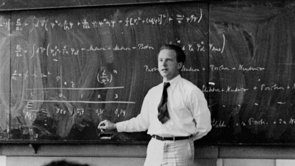 Werner Heisenberg fue un físico teórico alemán. Es conocido sobre todo por formular el Principio de Incertidumbre, una contribución fundamental al desarrollo de la teoría cuántica.