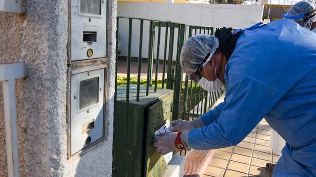 La marcación de las casas con personas víctimas de la pandemia causó polémica en San Juan.