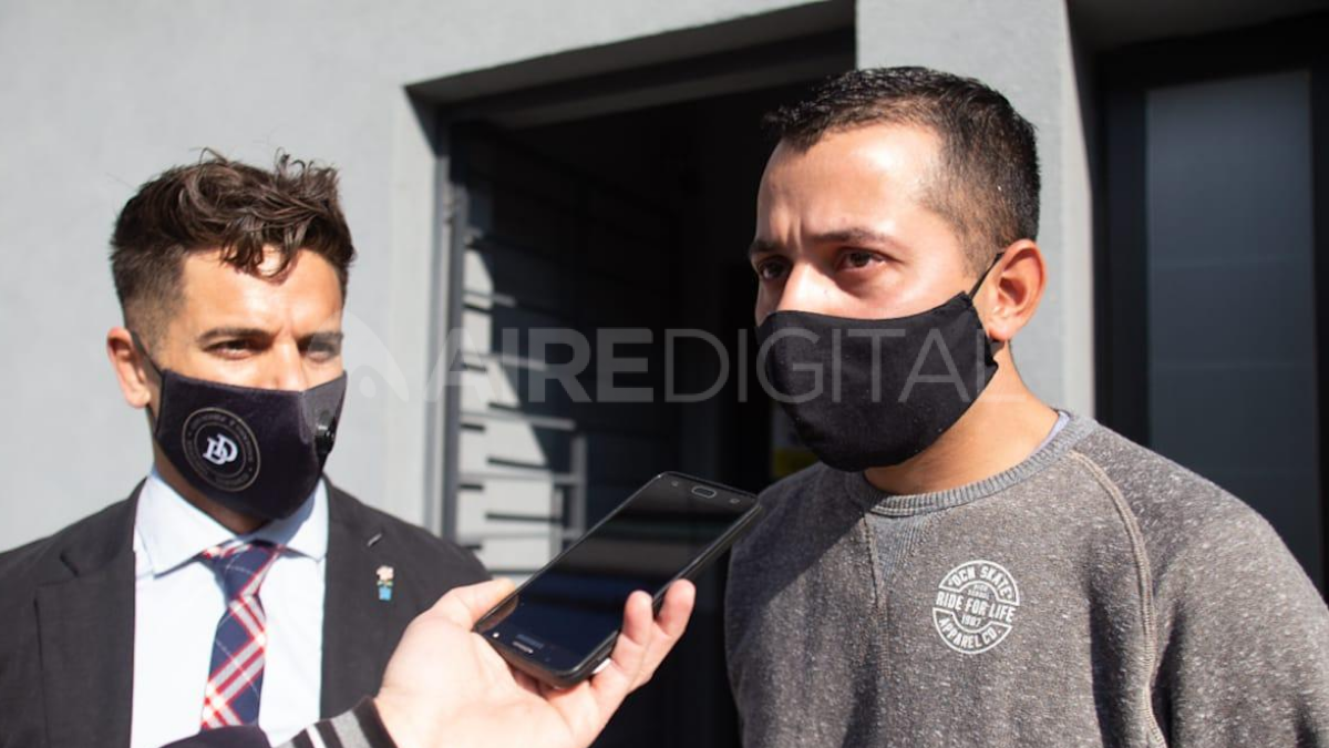 Acompañado por su abogado, el policía remisero compartió con Aire de Santa Fe el mismo relato que hizo ante la Justicia.