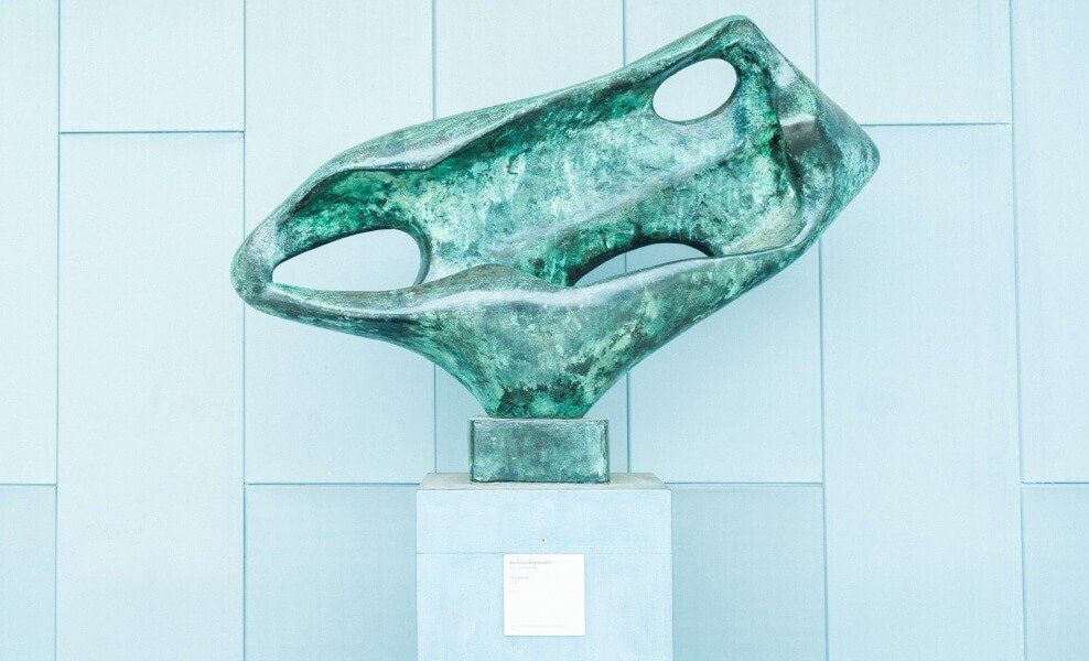 La obra “Sea form”, donde se puede contemplar que el objeto se parece a un fragmento de una ola, agujereado por el viento y los azares caprichosos de la naturaleza.