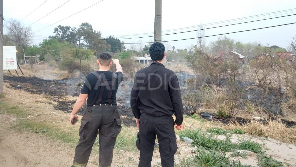 Se incendiaron pastizales cercanos a la ruta 1 en Rincón.