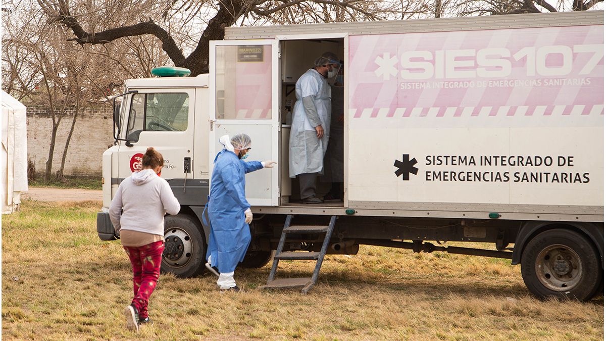 En barrio Yapeyú se instalaron carpas sanitarias para consultas espontáneas.