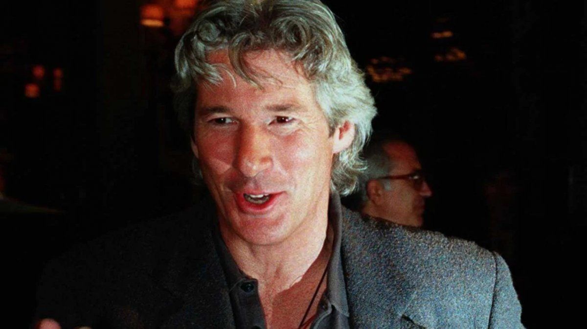 La carrera cinematográfica de Richard Gere comenzó a mediados de los años setenta, si bien fue en 1980 cuando comenzó a destacar como actor, en la película American Gigolo y, poco más tarde, en 1982, con el drama romántico An Officer and a Gentleman (curiosamente, en estas películas el protagonista principal iba a ser John Travolta, quien al final rechazó dichos papeles).