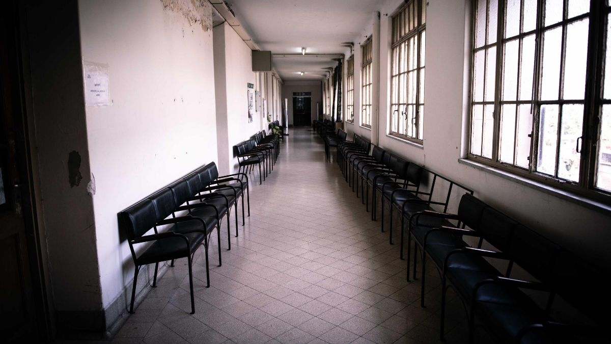 Pasillos vacíos en los centros de salud de Santa Fe