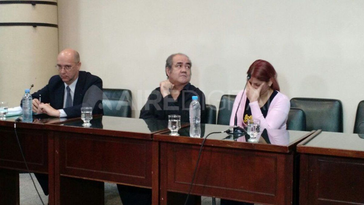 Basimiani, su pareja González junto a su abogado defensor Néstor Pereyra en la sala de audiencias del Tribunal Oral Federal de Santa Fe