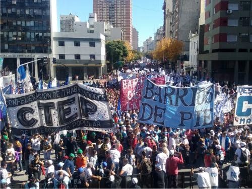 La CGT y los movimientos sociales aseguraron que la salida a la grave pandemia de coronavirus "no puede debe asentarse en un modelo laboral y de inclusión sostenible en el trabajo, con derechos y dignidad".