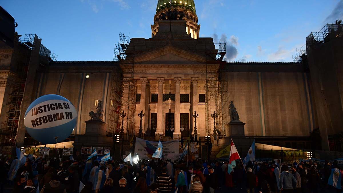 El Senado aprobó con 40 votos afirmativos la reforma judicial impulsada por el oficialismo.