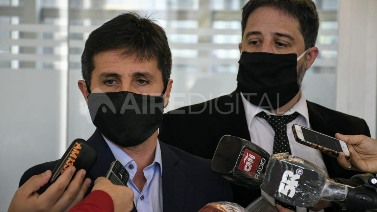 Los fiscales Edery y Schiappa Pietra, a la salida de la audiencia en Rosario