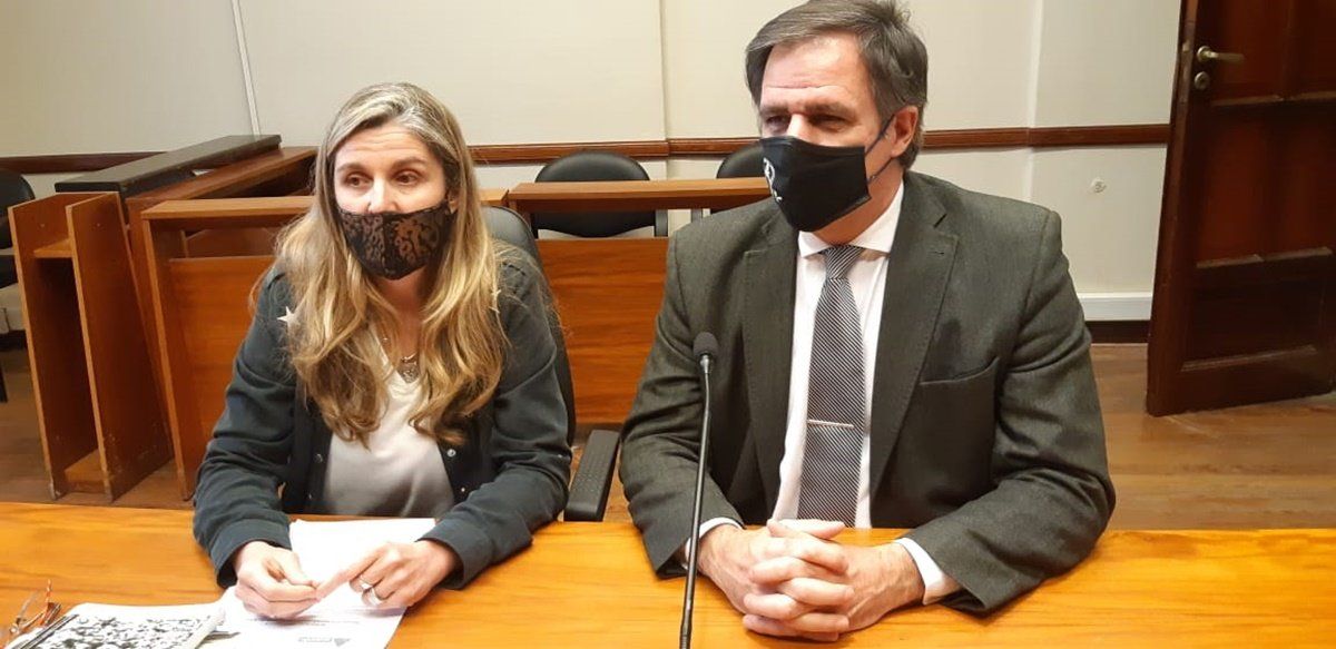 La fiscal Ana Laura Gioria investiga el femicidio ocurrido en febrero de 2018 en Rincón estuvo acompañada en la audiencia por el fiscal regional Carlos Arietti