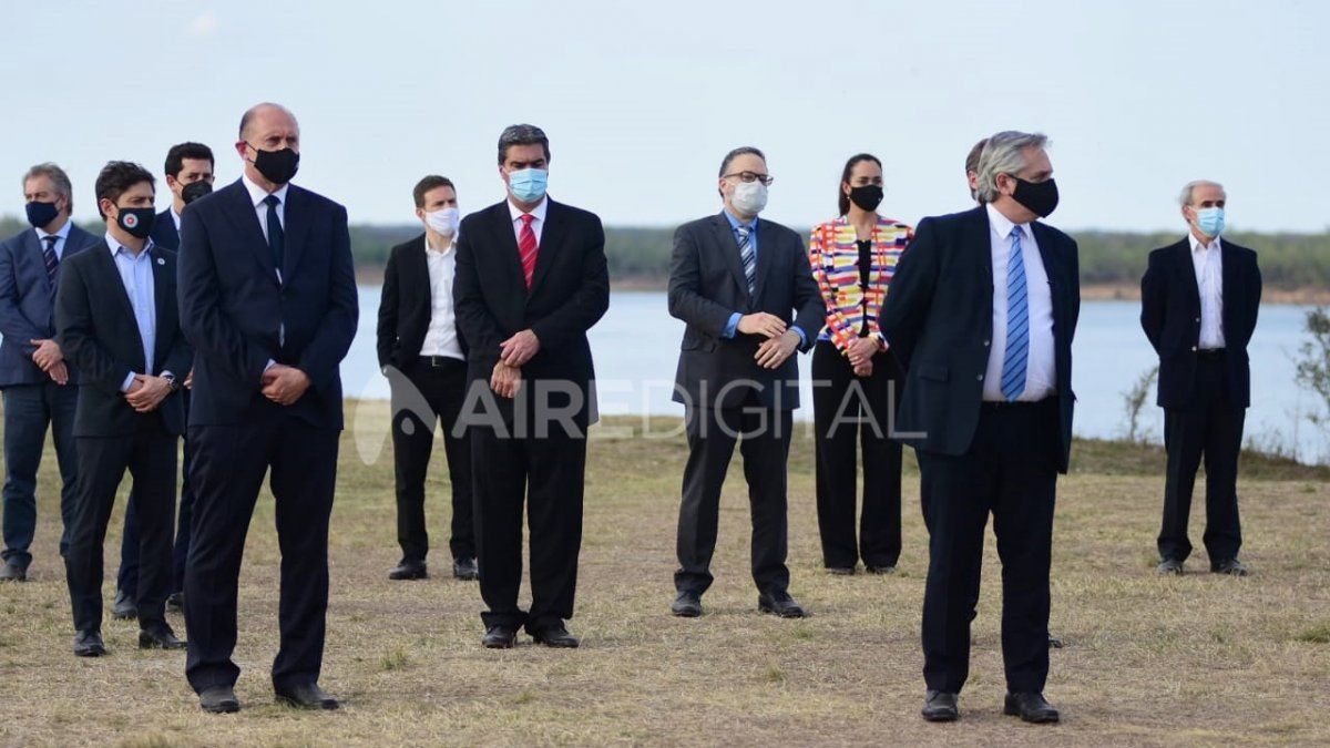 El Acuerdo Federal de la Hidrovía Paraguay-Paraná se firmó este viernes y contó con la presencia del presidente Alberto Fernández, el gobernador Omar Perotti, y los gobernadores de las otras seis provincias que formarán parte de la administración.