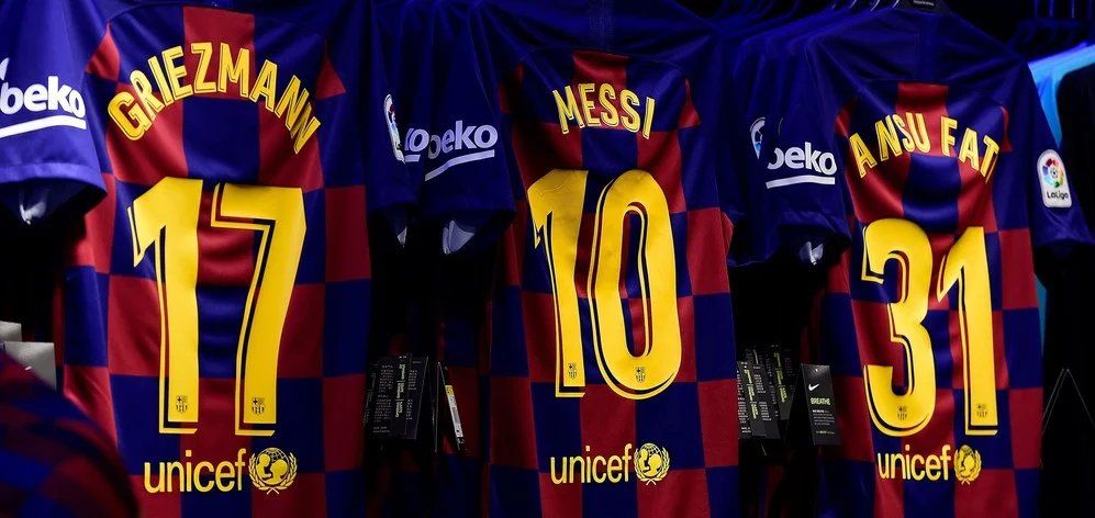 La camiseta número diez ya no se venderá como antes en las tiendas culé.