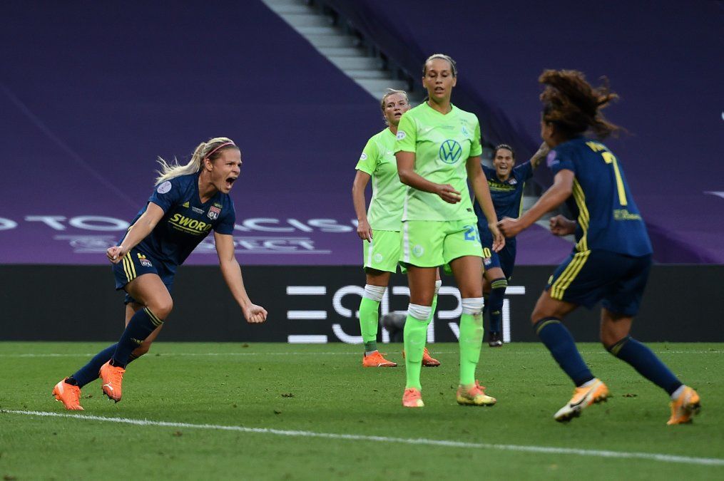 Lyon derrotó 3-1 al Wolfsburgo y es otra vez campeón de la Champions League  femenina