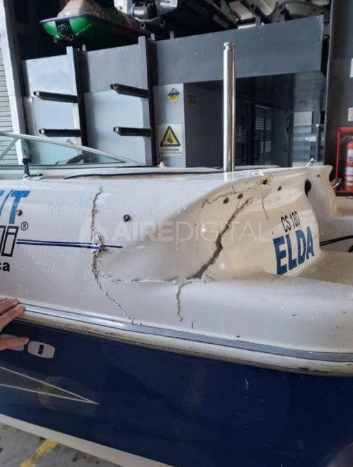 Varias de las embarcaciones que chocaron en cadena en una playa de Rosario sufrieron daños. 