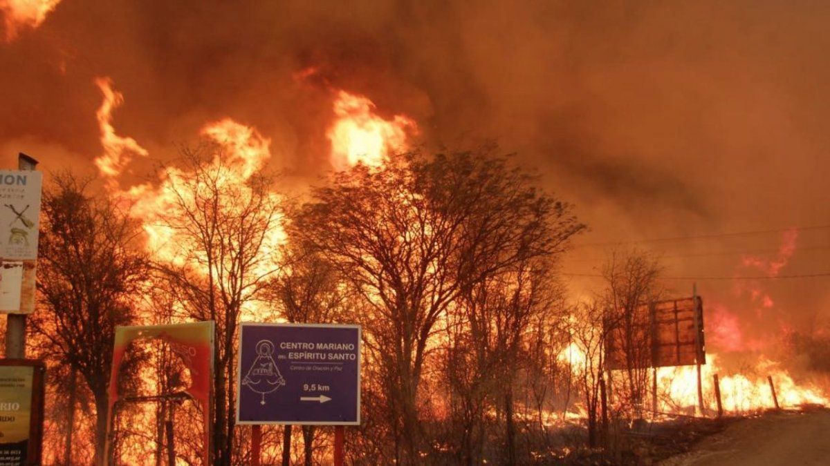 El desgarrador video de los bomberos trabajando en medio de los incendios de Córdoba