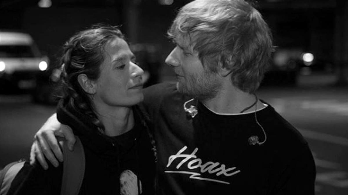 Cherry Seaborn dio a luz la semana pasada a la pequeña Lyra Antarctica Seaborn Sheeran y el cantante lo anunció hoy a sus seguidores.