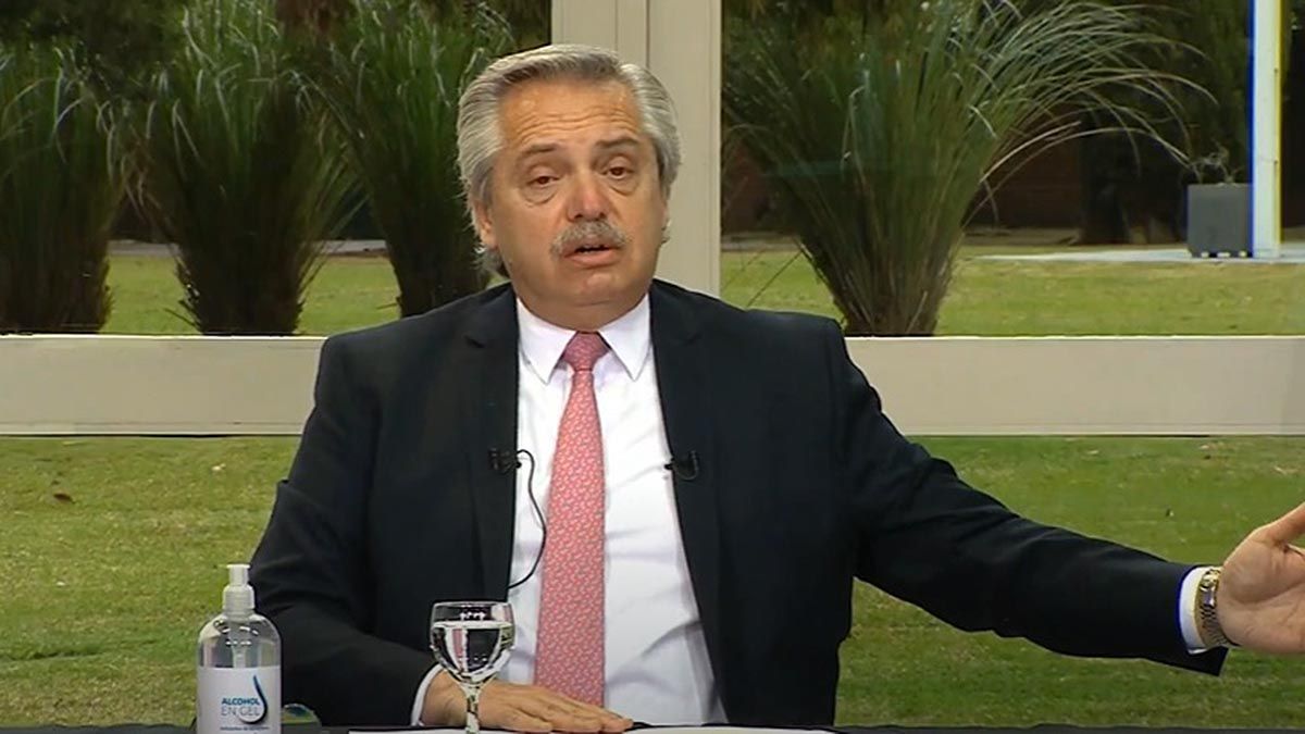 Alberto Fernández se dirigió a la mamá de Facundo Astudillo durante el acto por el Día de la Industria y le dijo que buscará saber la verdad de lo que le pasó a su hijo.