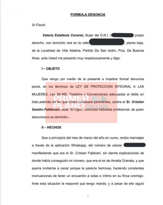 La víctima, Valeria Estefanía Coronel, conocida en redes sociales como ‘Valeria Emperatriz’, explicó en la demanda que todo comenzó a principios de marzo. “Recibo mensajes a través de la aplicación WhatsApp del número de celular (XXX) manifestando que era el Sr. Cristian Fabbiani, sin darme explicaciones de donde había conseguido mi número.