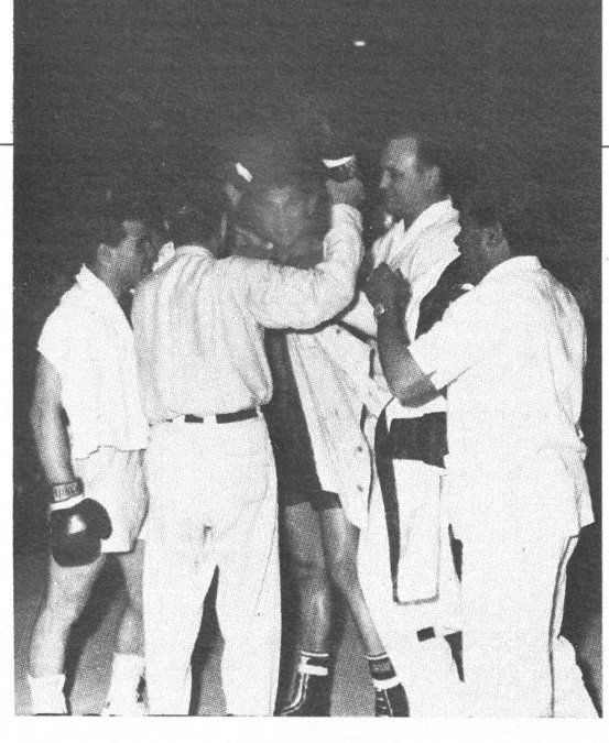 Monzón se coronó campeón argentino mediano en fallo unánime, con las tarjetas de 238-236 (Fortunato Giusti), 237-235 (Eloy González), y 237-235 (José Stern). En medio del festejo, Fernández –como el verdadero caballero que era– se acercó al rincón de Escopeta para felicitarlo por su triunfo.