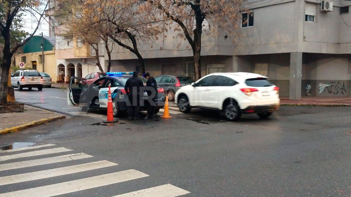 El joven conductor de la moto fue trasladado al Hospital Cullen con importantes politraumatismos. 