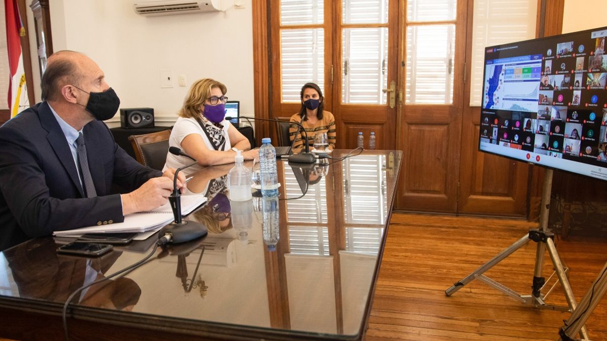 En las próximas horas se aguardan anuncios vinculados con el coronavirus en la provincia de Santa Fe.