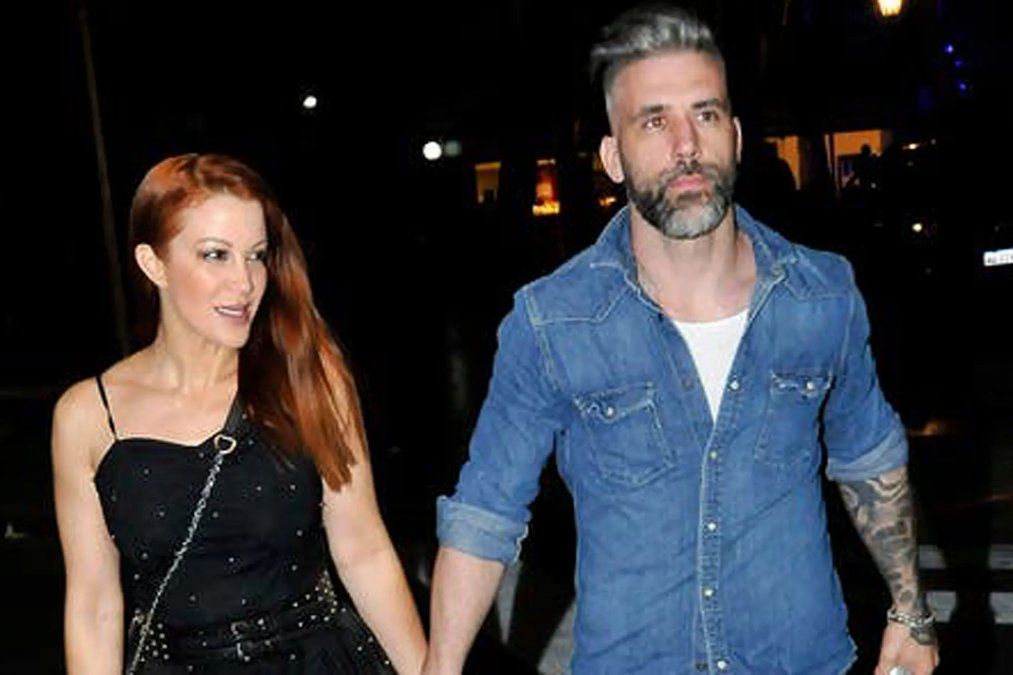 Miriam Lanzoni junto a su novio