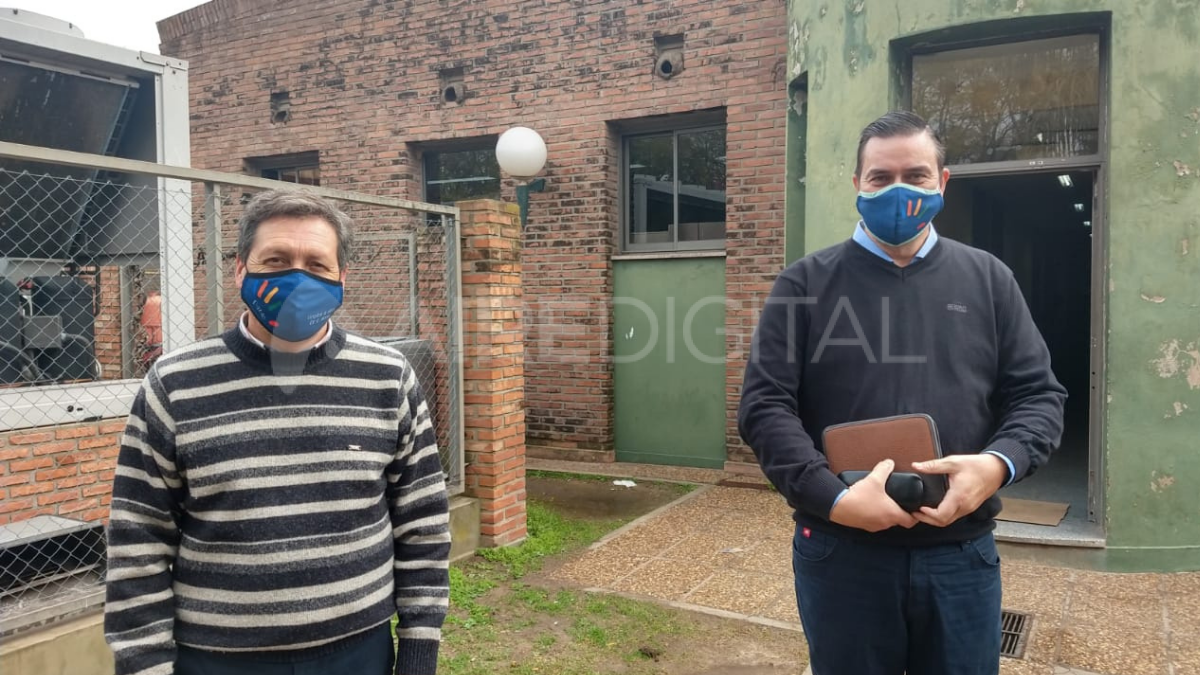 Son dos los enfermeros contagiados que cumplen aislamiento. Hay un médico y tres enfermeros más aislados preventivamente, por contacto con una madre asintomática en el hospital.