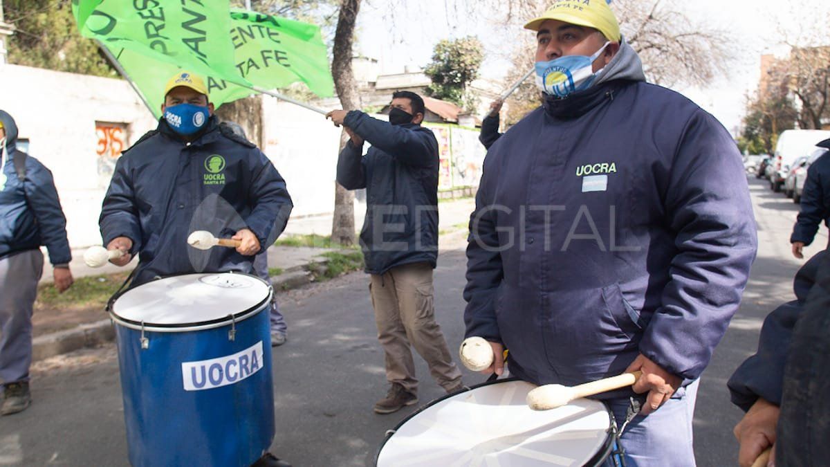 La Uocra también reclama que se les pague el salario a los trabajadores.