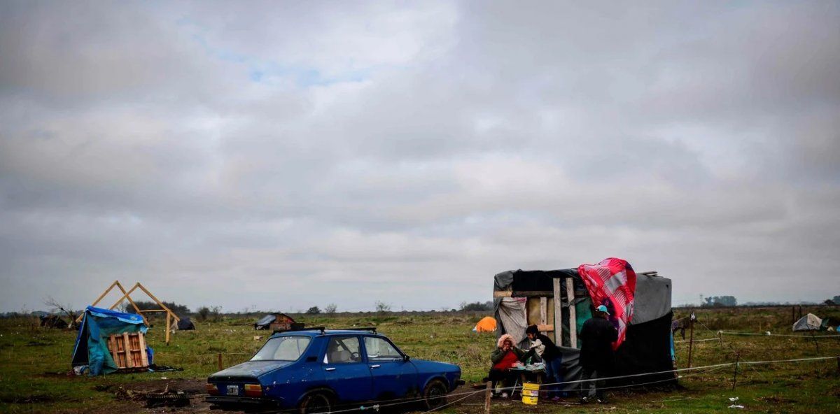 Uno de los terrenos tomados en Guernica, provincia de Buenos Aires. Foto: Clarín