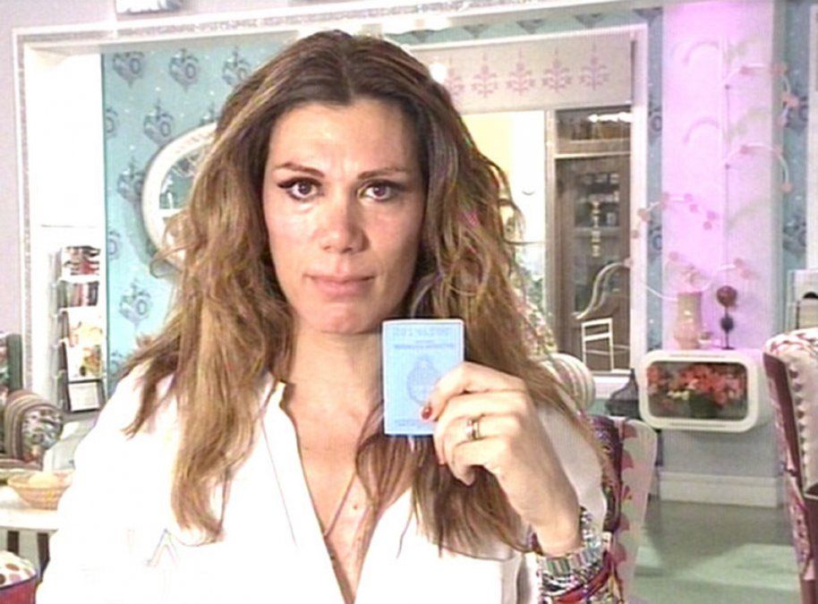 Flor de la V es conocida por militar por los derechos LGBTQ+