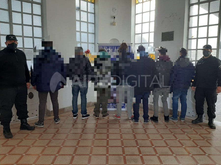 Las personas fueron trasladadas desde el lugar del evento a la Comisaría