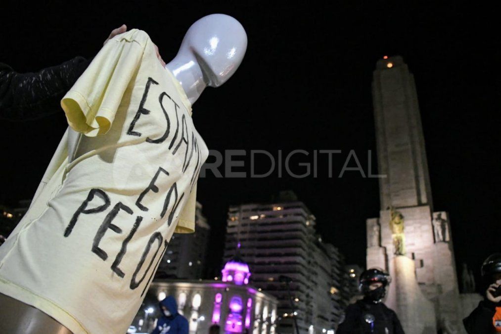 Los trabajadores salieron a las calles a reclamar en una caravana en contra de la cuarentena estricta.