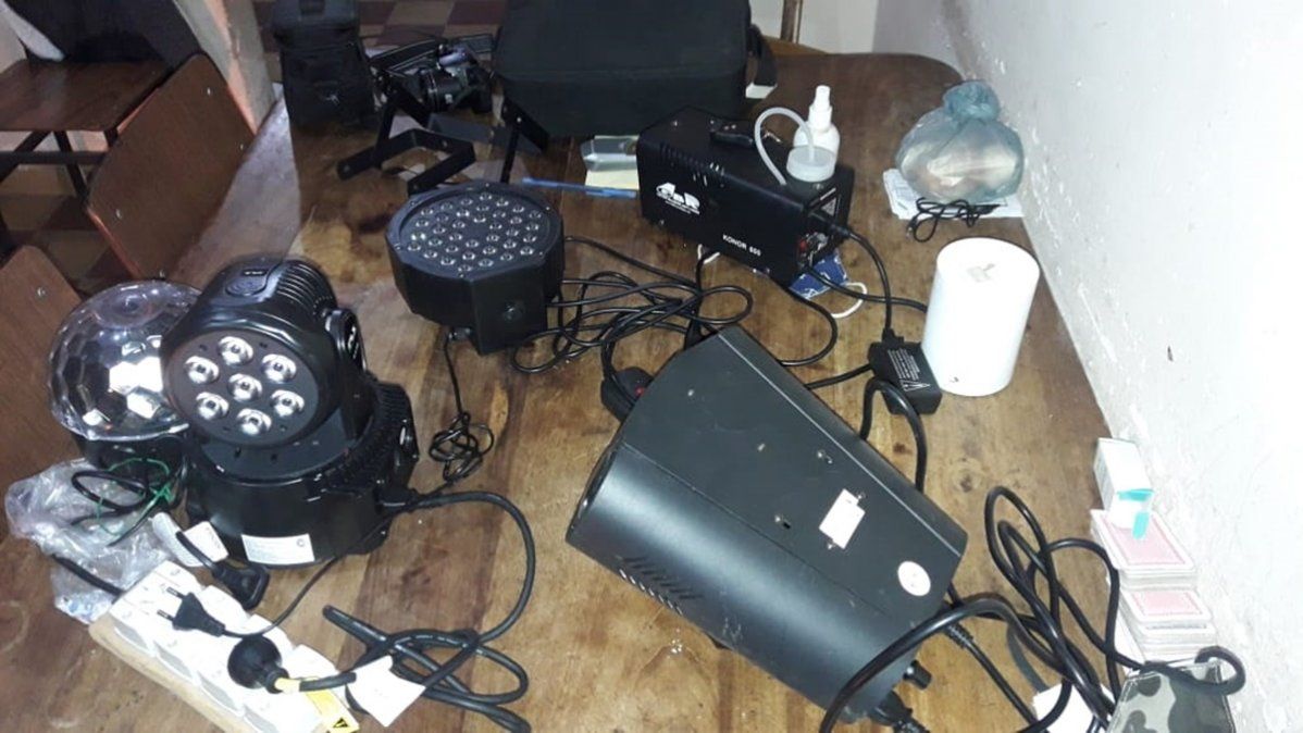 Las luces led y la máquina de humo estaban siendo vendidas por las redes sociales