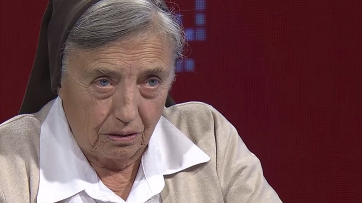 La monja Marta Pelloni, rectora del Colegio de monjas del Carmen y San José donde iba María Soledad, organizó multitudinarias Marchas del Silencio tras el crimen. 