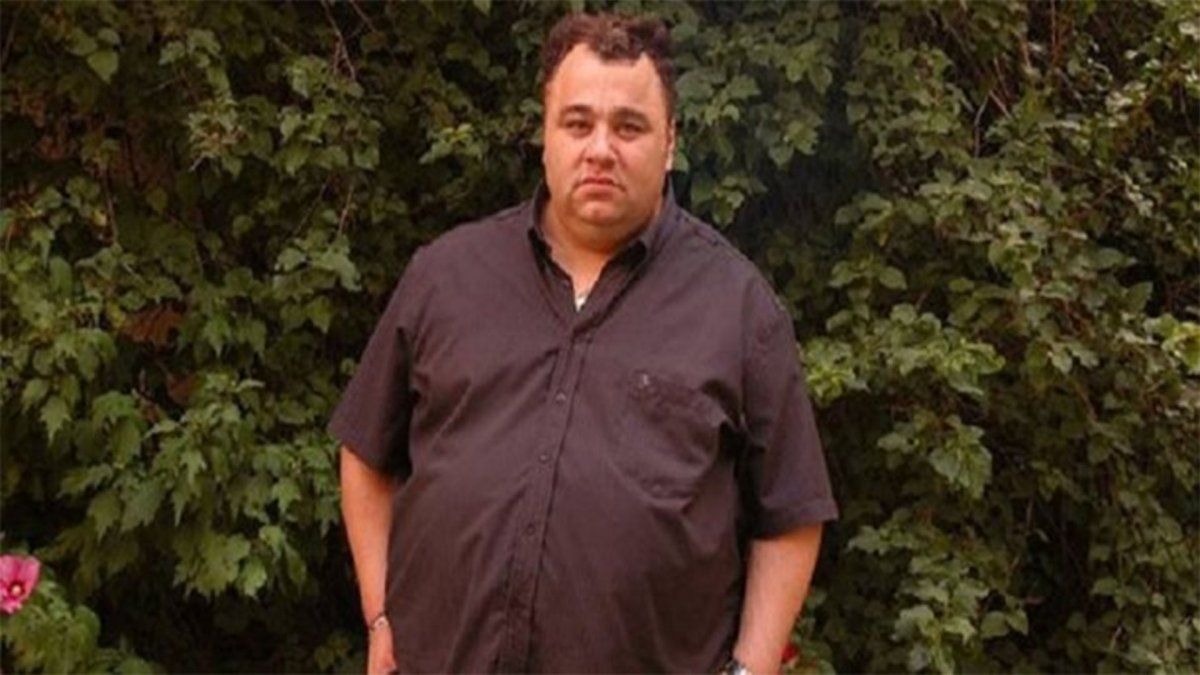 Daniel La Tota Santillán es un conductor de televisión y radio y productor musical argentino, considerado uno de los animadores más exitosos de la movida tropical. También se ha destacado como cantante en muchas oportunidades y grabó varios discos. Fue presentador de su amigo Rodrigo Bueno