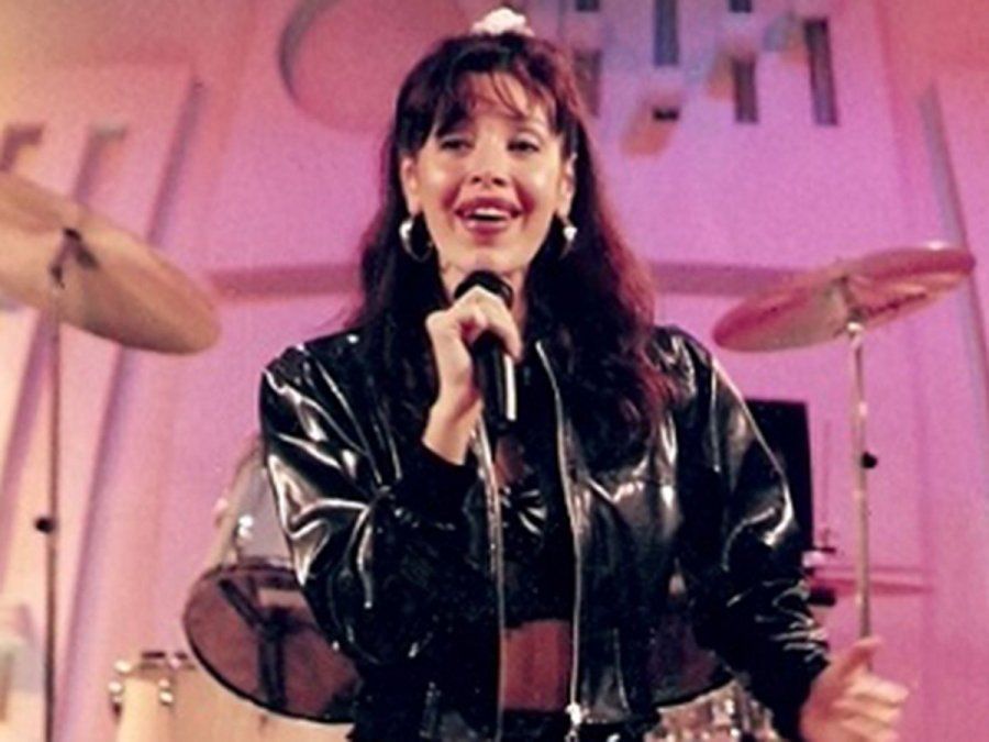 El 7 de septiembre de 1996, en el kilómetro 129 de la Ruta Nacional 12, cuando se dirigía al norte de la provincia de Entre Ríos, un camión embistió al autobús donde viajaba, falleciendo junto a su madre, su hija mayor, tres de sus músicos y el chofer del ómnibus.1