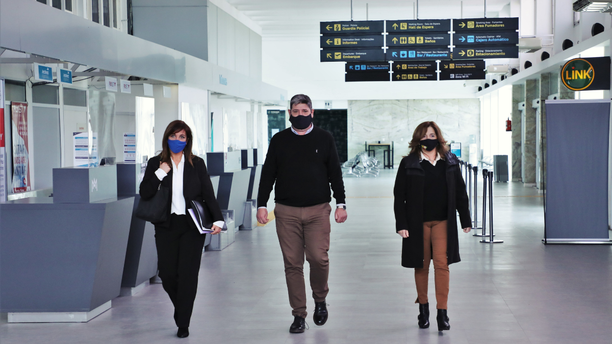 Con la presencia de la ministra Silvina Frana y el secretario de Empresas y Servicios Públicos, Carlos Maina, asumió la interventora Silvana Serniotti Sosa al frente del Ente “Aeropuerto Sauce Viejo”.