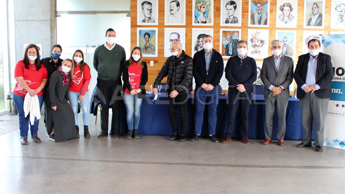 El proyecto de formación en cardiopatías congénitas fue presentado en conferencia de prensa por los médicos participantes, directivos de los hospitales provinciales Cullen y Alassia y la Fundación por las Cardiopatías Congénitas.