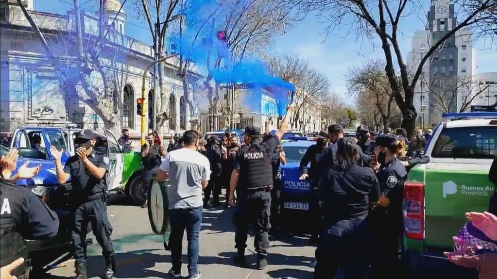 Reclamo de aumento salarial de la policía bonaerense. Foto: TN