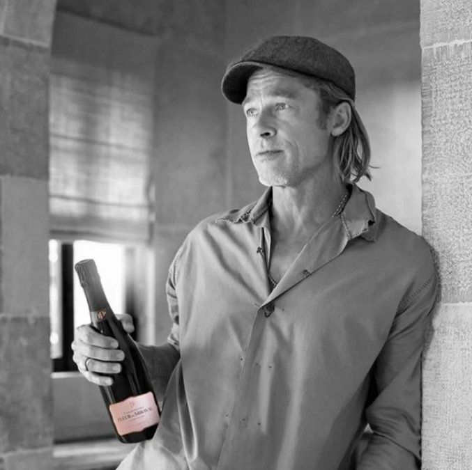 El exclusivo champán rosado costará 390 dólares la botella y está creado por una mezcla de 75% Chardonnay y 25% Pinot Noir (Instagram)
