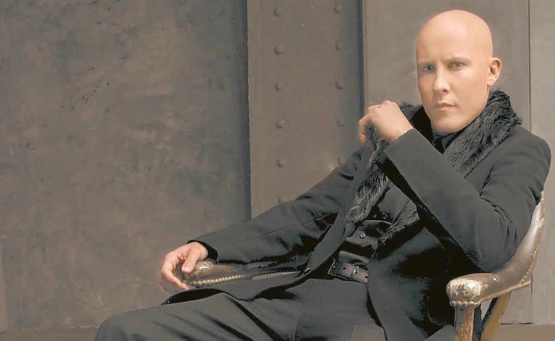 Michael Owen Rosenbaum es un actor estadounidense, conocido por interpretar a Lex Luthor en Smallville. Rosenbaum también ha actuado en películas y ha doblado a personajes animados, como por ejemplo a Wally West en la serie de animación de DC Comics La Liga de la Justicia.
