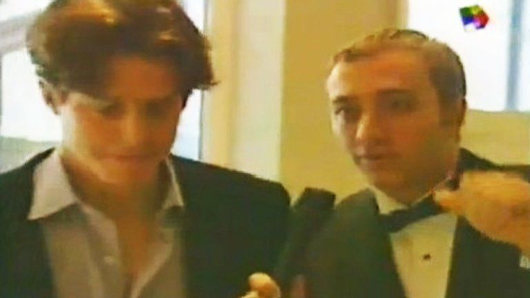 Andy con Hugh Grant en